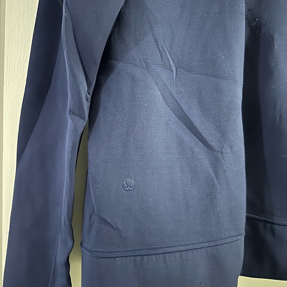 lululemon athletica Women’s Navy Jacket - Picture 4 of 4